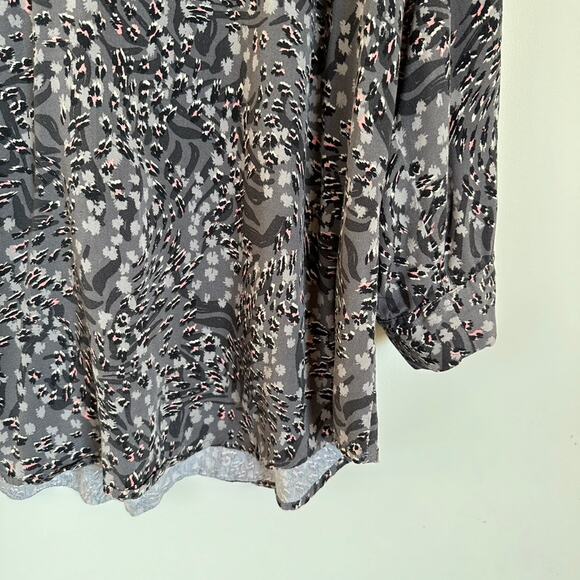 Torrid Harper Women's 2X Animal Print V-Neck Popover Blouse 3/4 Roll Tab Sleeves - Picture 3 of 10